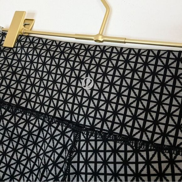 Lululemon Geometric Print Workout Leggings Athletic Yoga Pants Size 6 - Picture 3 of 8
